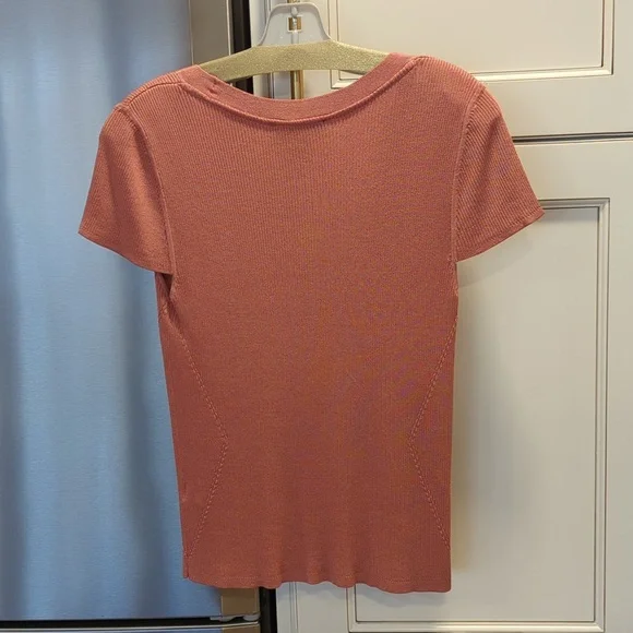 White House Black Market short sleeve ribbed top. Size M - Picture 6 of 8